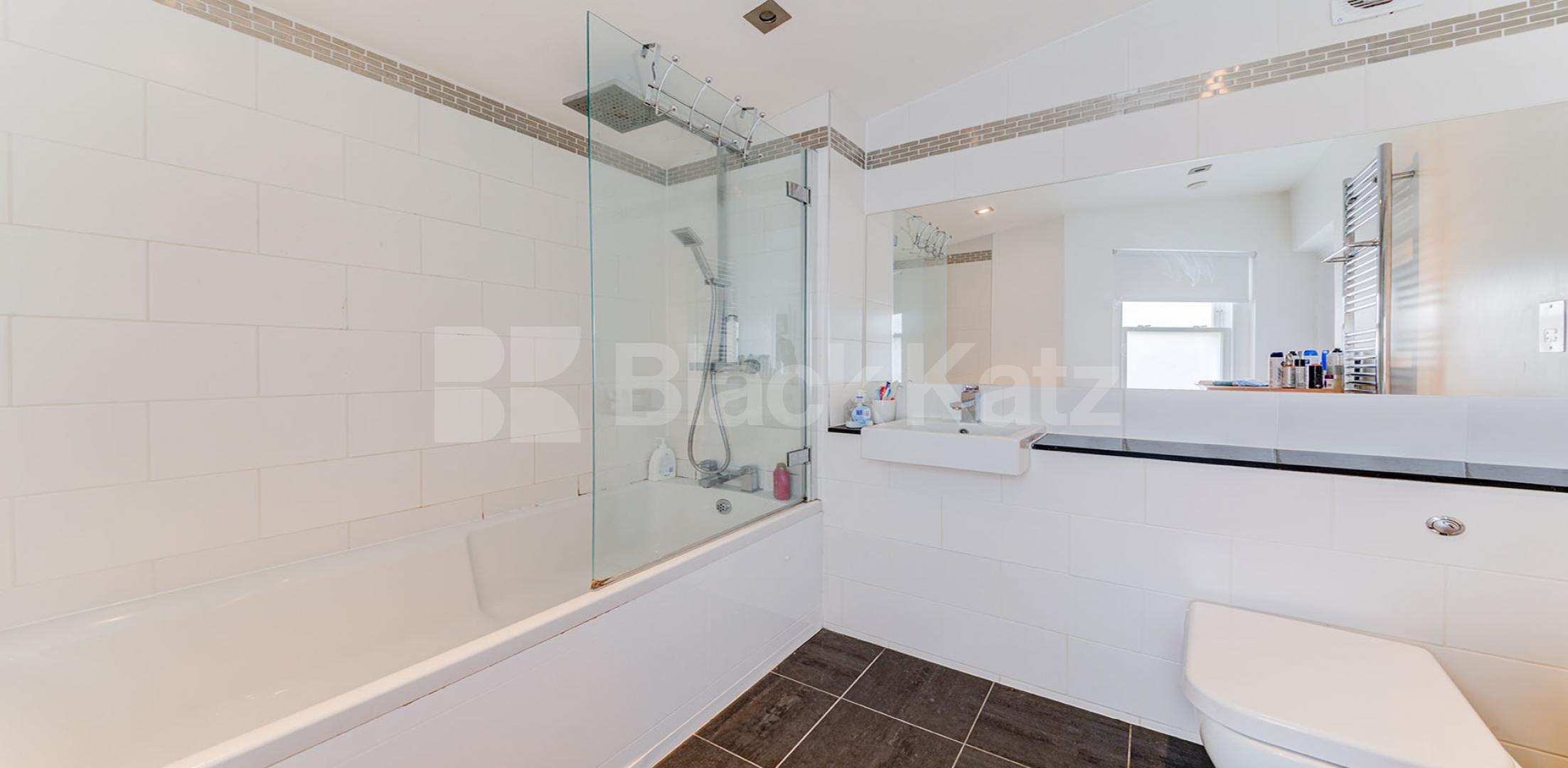 			2 Bedroom, 1 bath, 1 reception Flat			 Hillmarton Road, HILLMARTON CONSERVATION